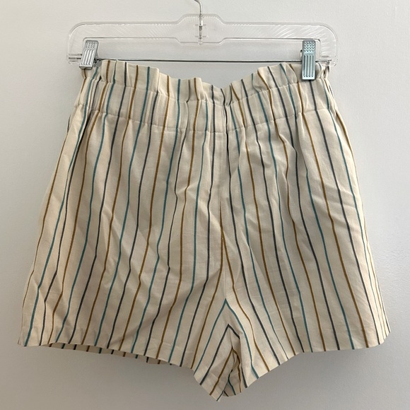 NEW Women's BCBGeneration Paper Bag White Shorts With Colorful Stripes - Picture 3 of 9
